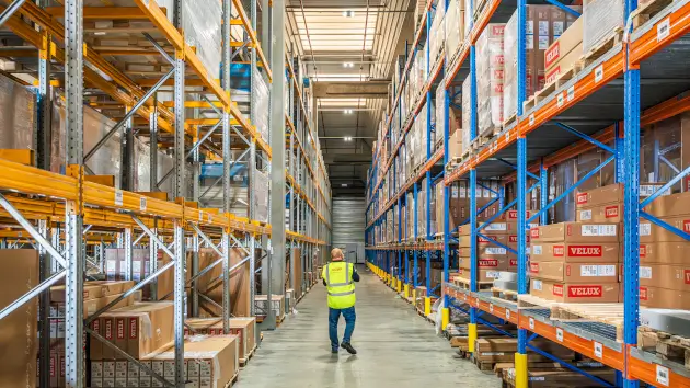 Audit rayonnage Un expert ACMR dans un rayonnage